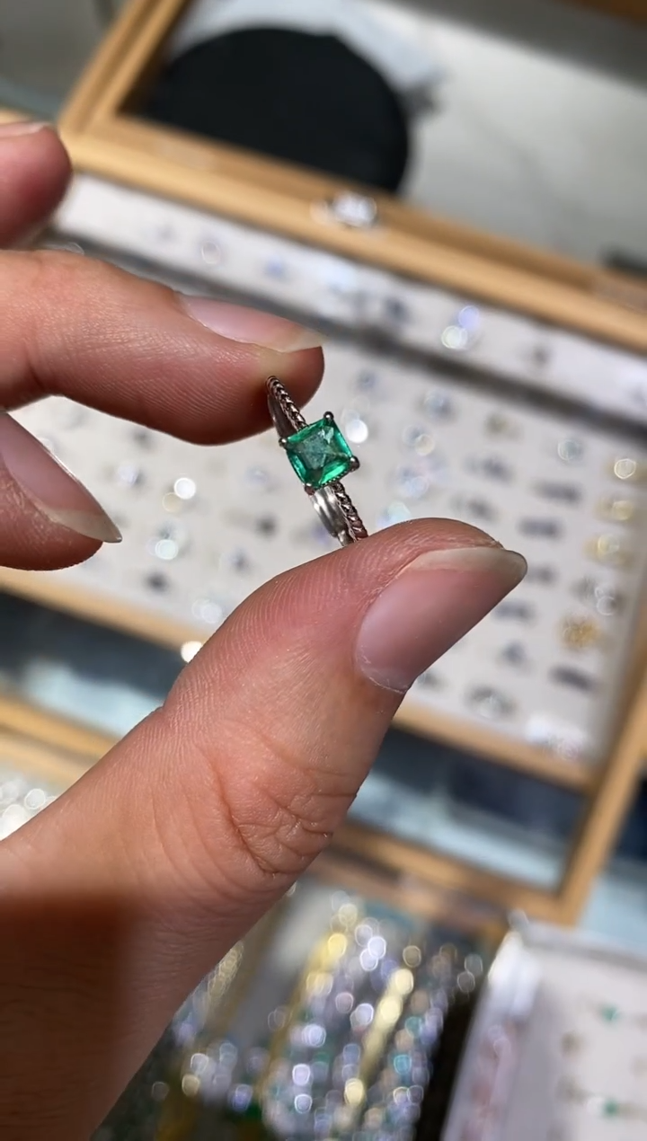 银S925镶嵌戒指祖母绿戒指