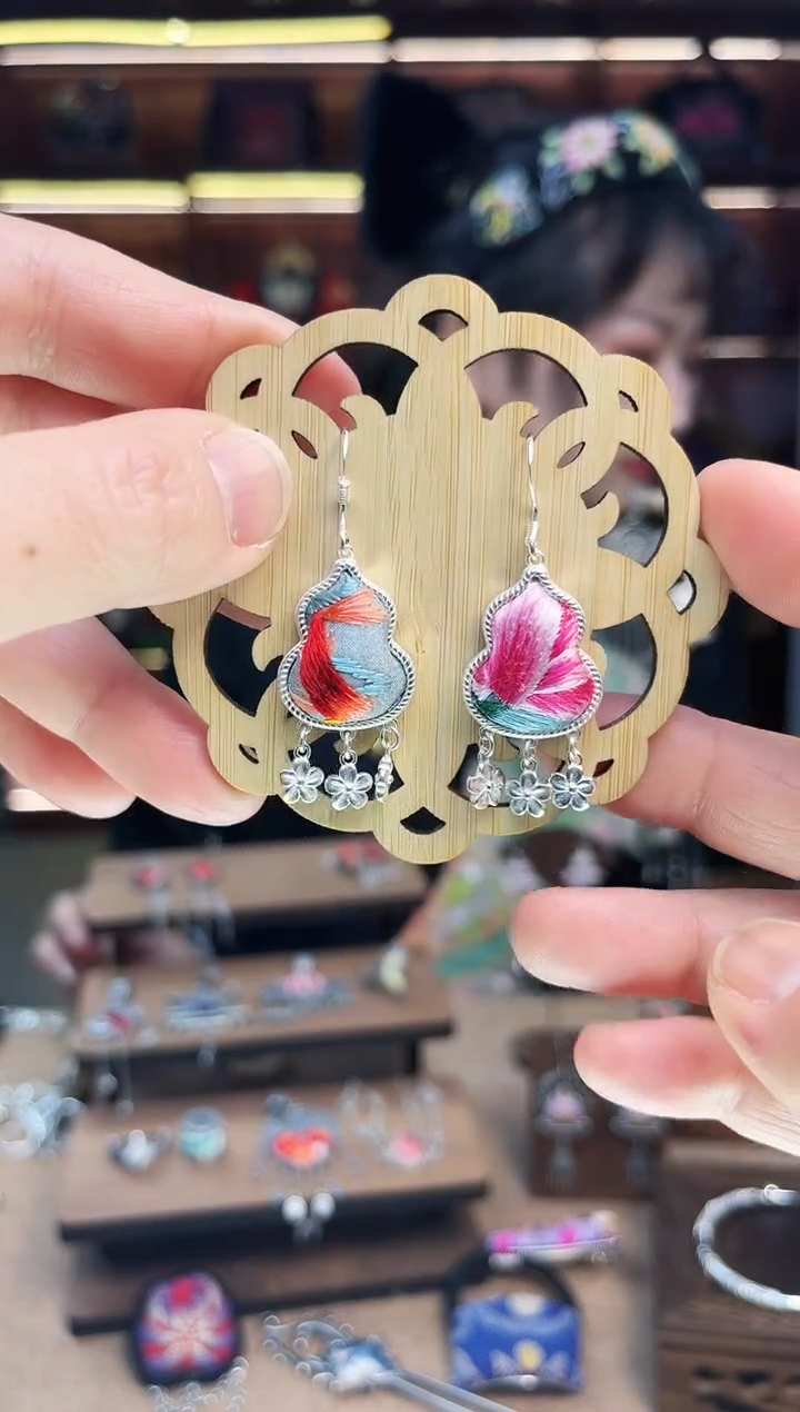 【闪购商品】织绣1716黔东南苗族刺绣