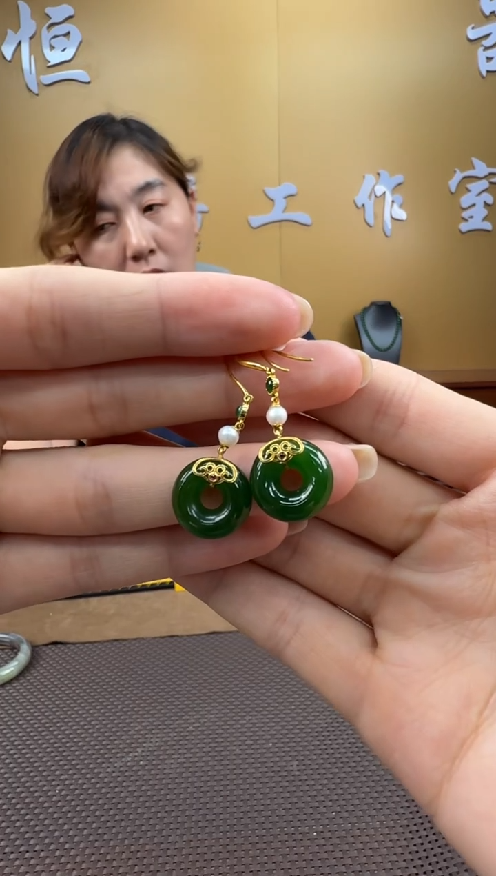 和田玉18K金镶嵌颈饰耳饰一对