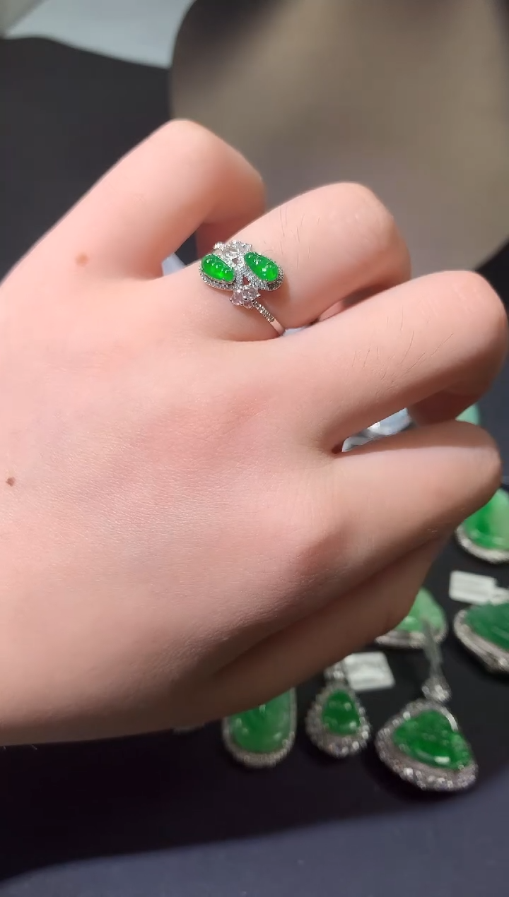 翡翠18K金镶嵌吊坠(不含链)戒指