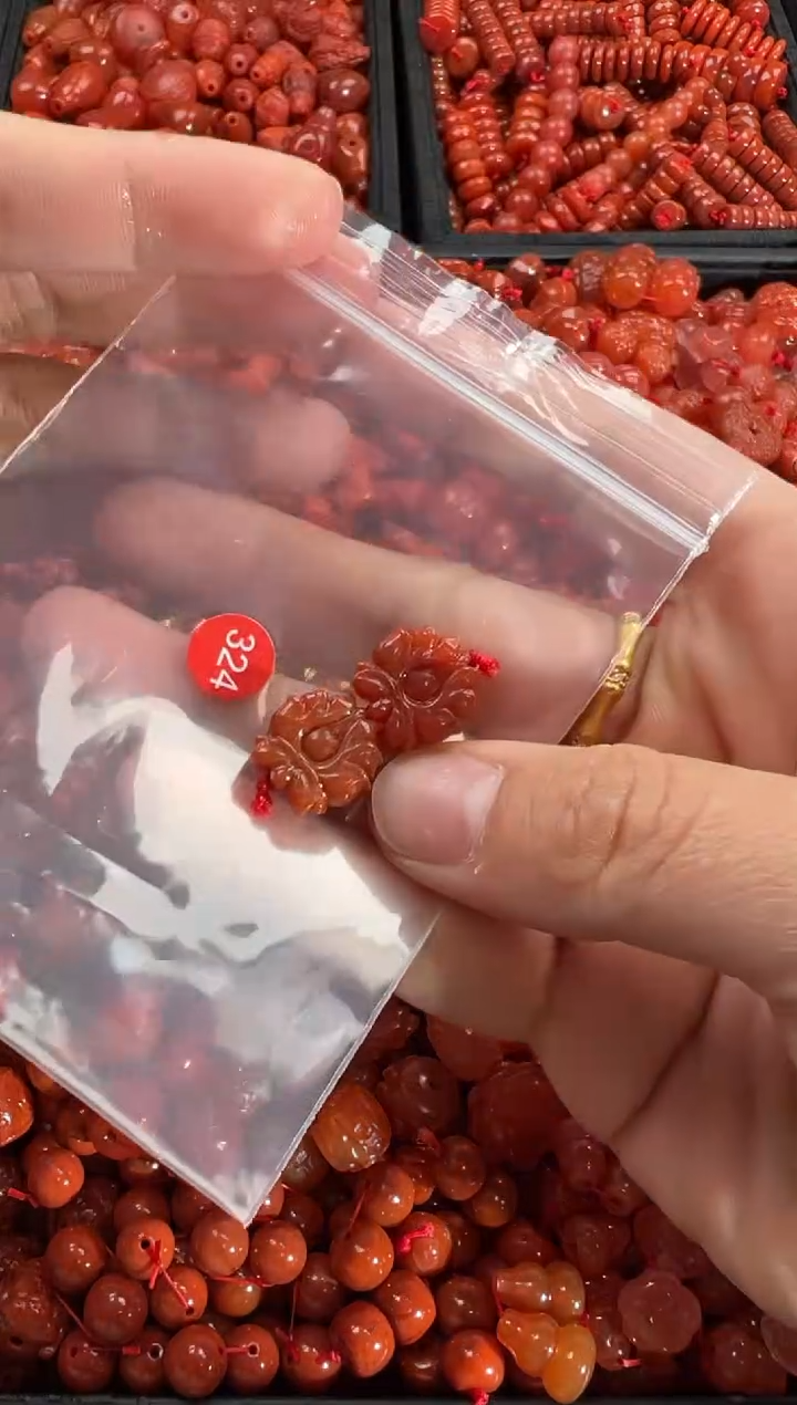 【闪购商品】南红玛瑙颈饰未镶嵌1