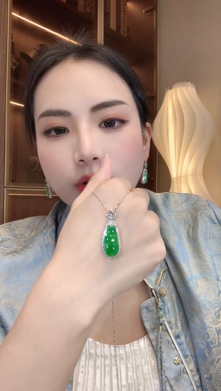 【闪购商品】翡翠吊坠(不含链)18K金镶嵌C13