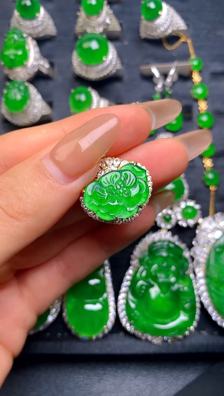 【闪购商品】翡翠吊坠(赠链)银S925镶嵌花花吊坠