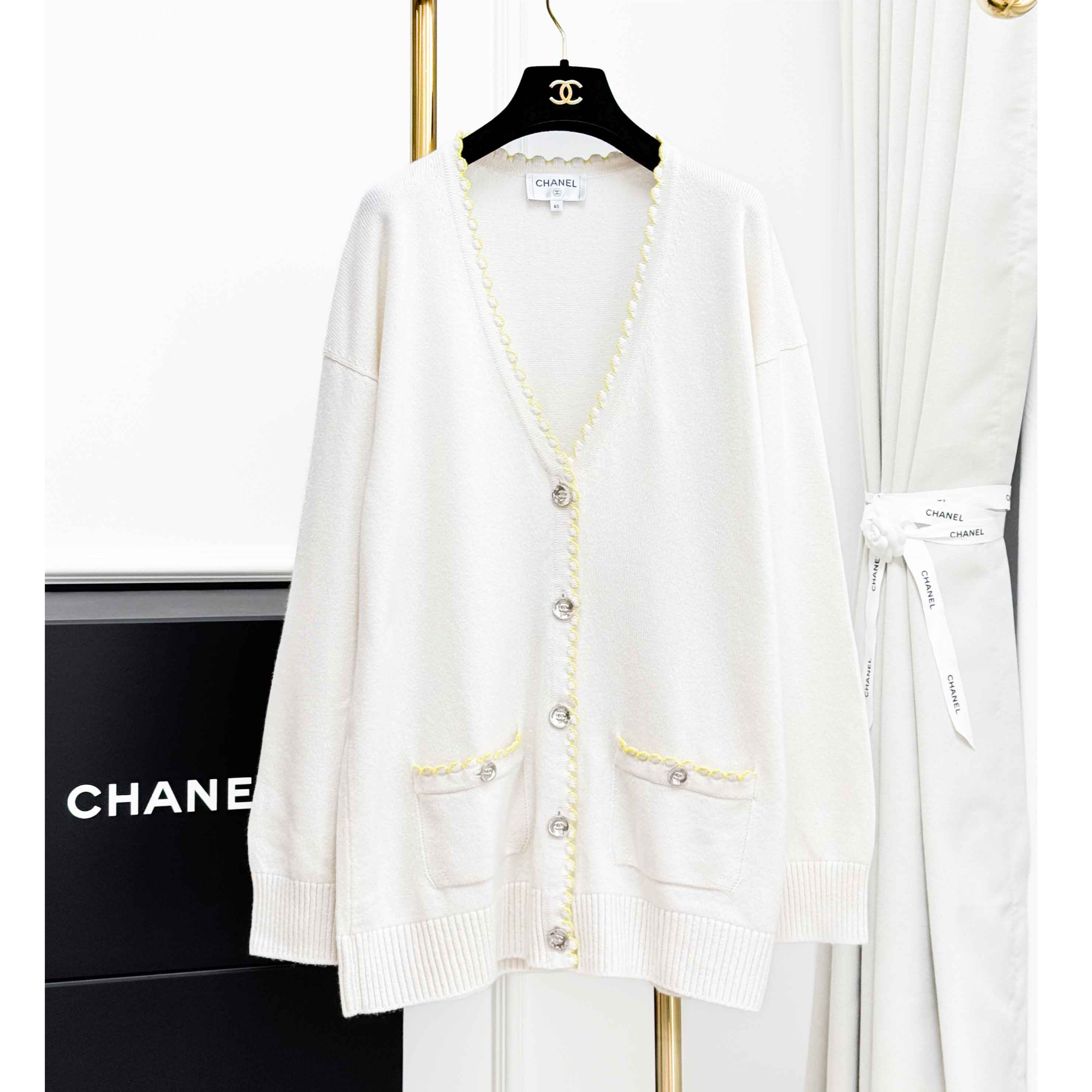 99新 Chanel/香奈儿 40码 米白色拼黄色边 长袖 针织 开衫