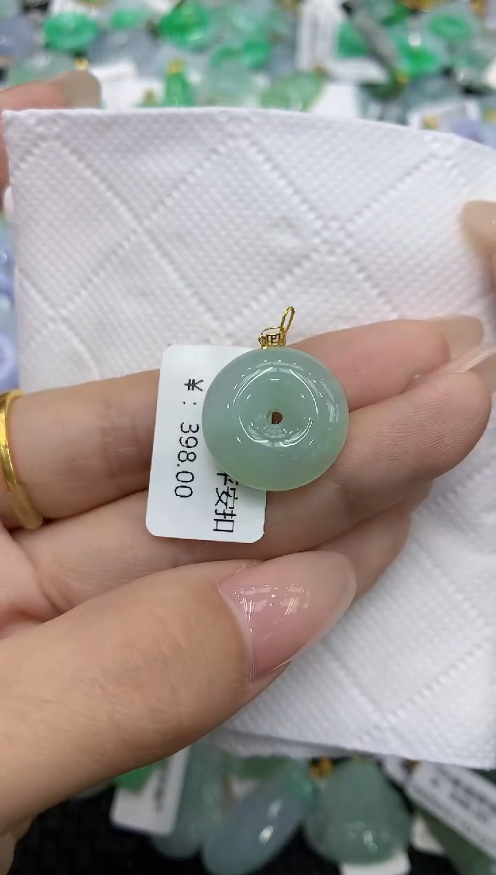 翡翠18K金镶嵌颈饰111111111111
