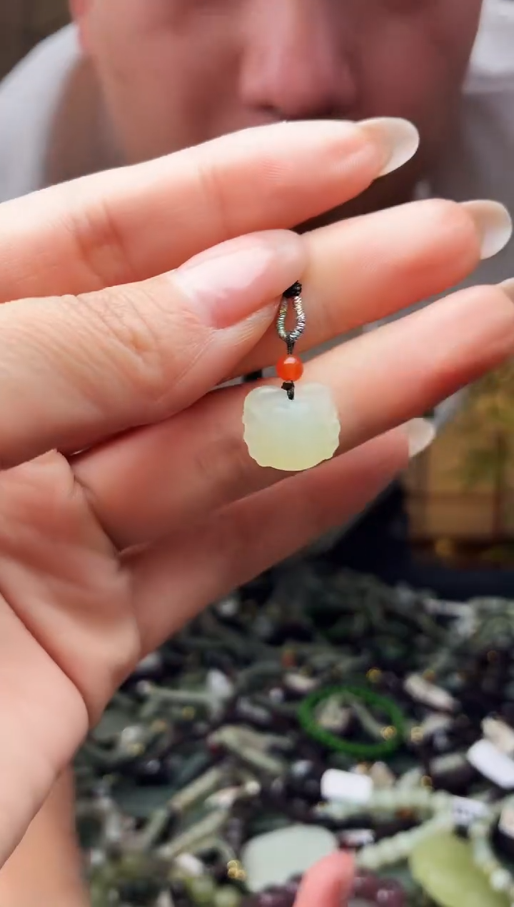 颈饰未镶嵌和田玉多样性发货，拍一发一