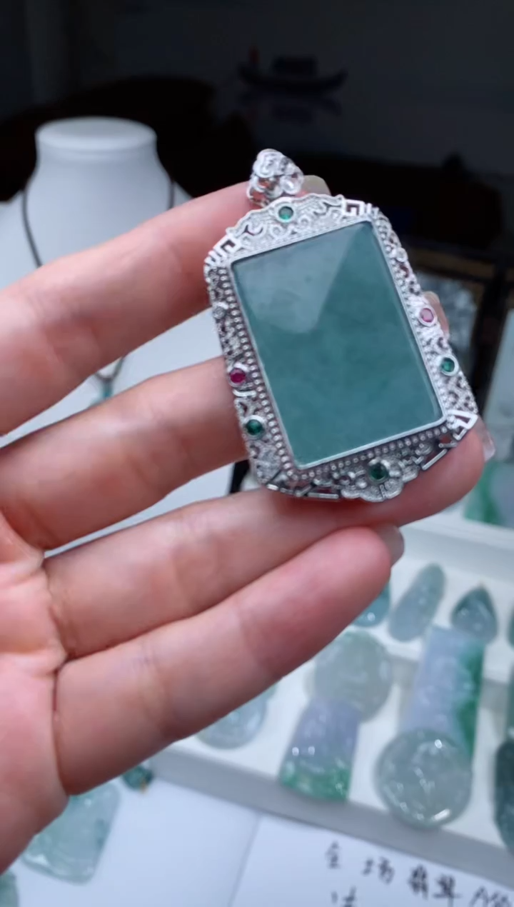 【闪购商品】翡翠颈饰未镶嵌吊坠