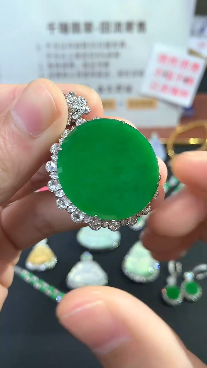 【闪购商品】翡翠吊坠(不含链)18K金镶嵌圆牌不退不换|105840+0