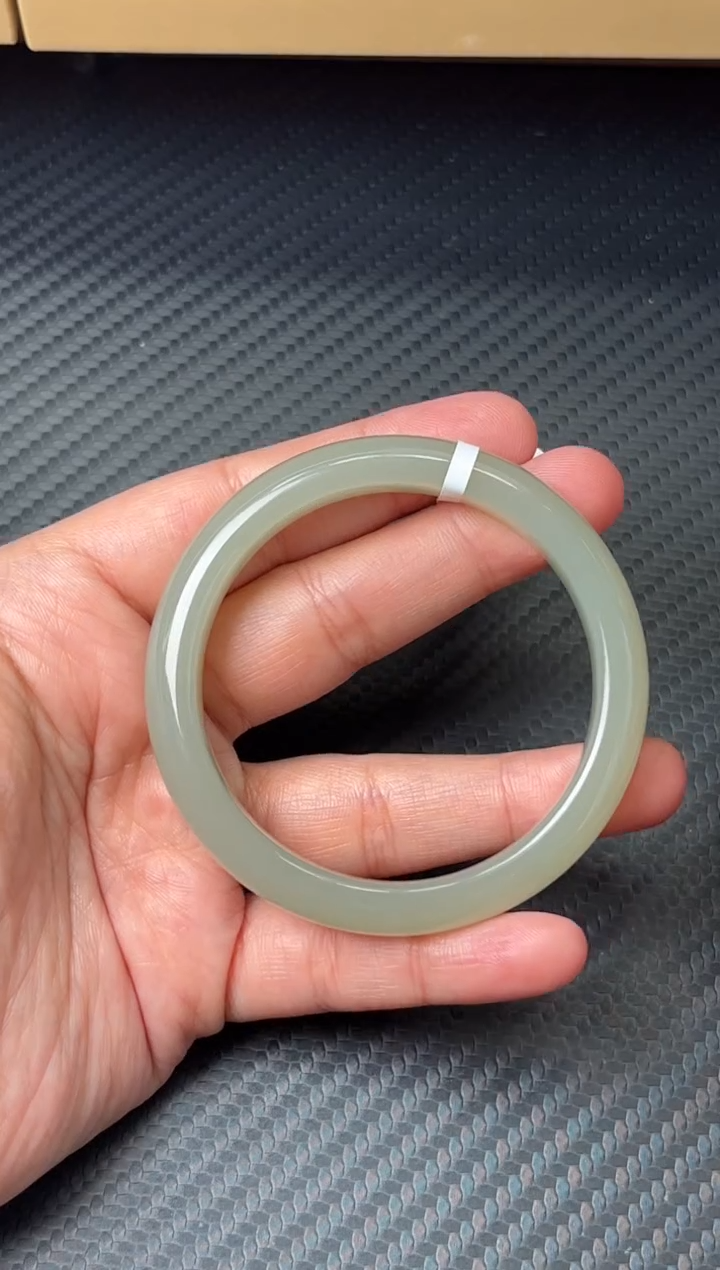 未镶嵌手镯和田玉且末近矿微色差54+h