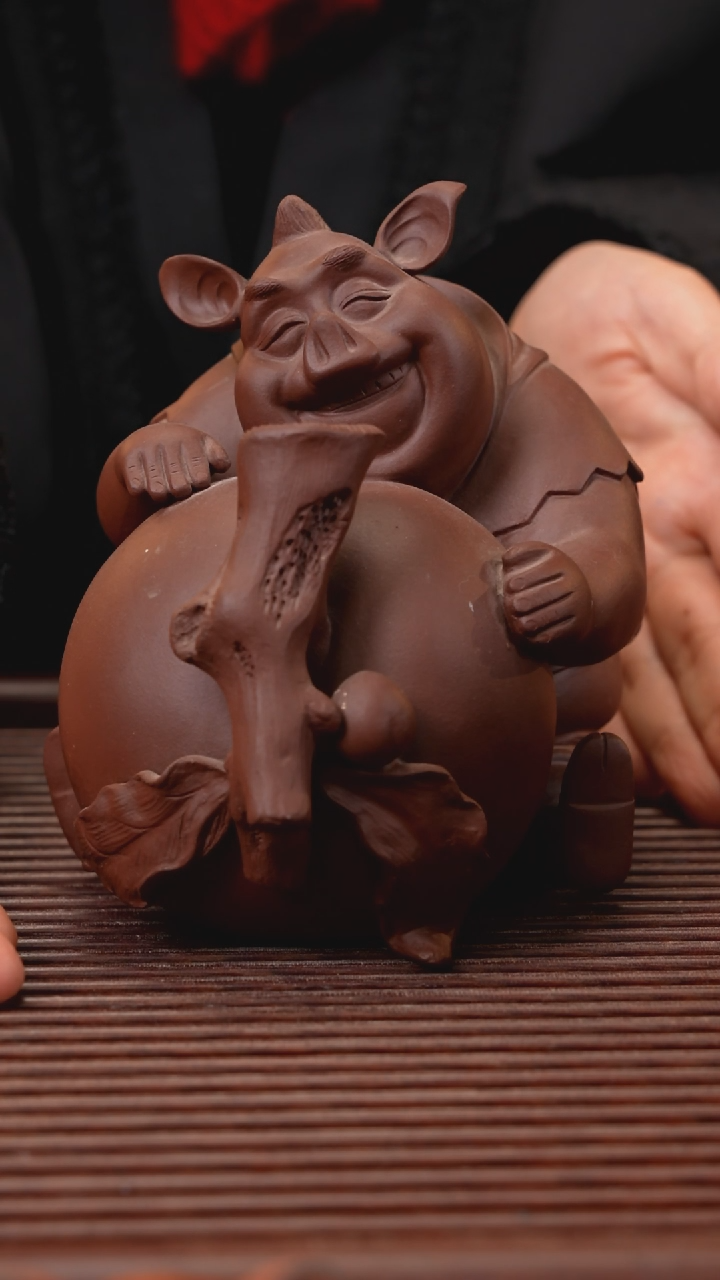 【闪购商品】紫砂茶宠寿桃猪，。