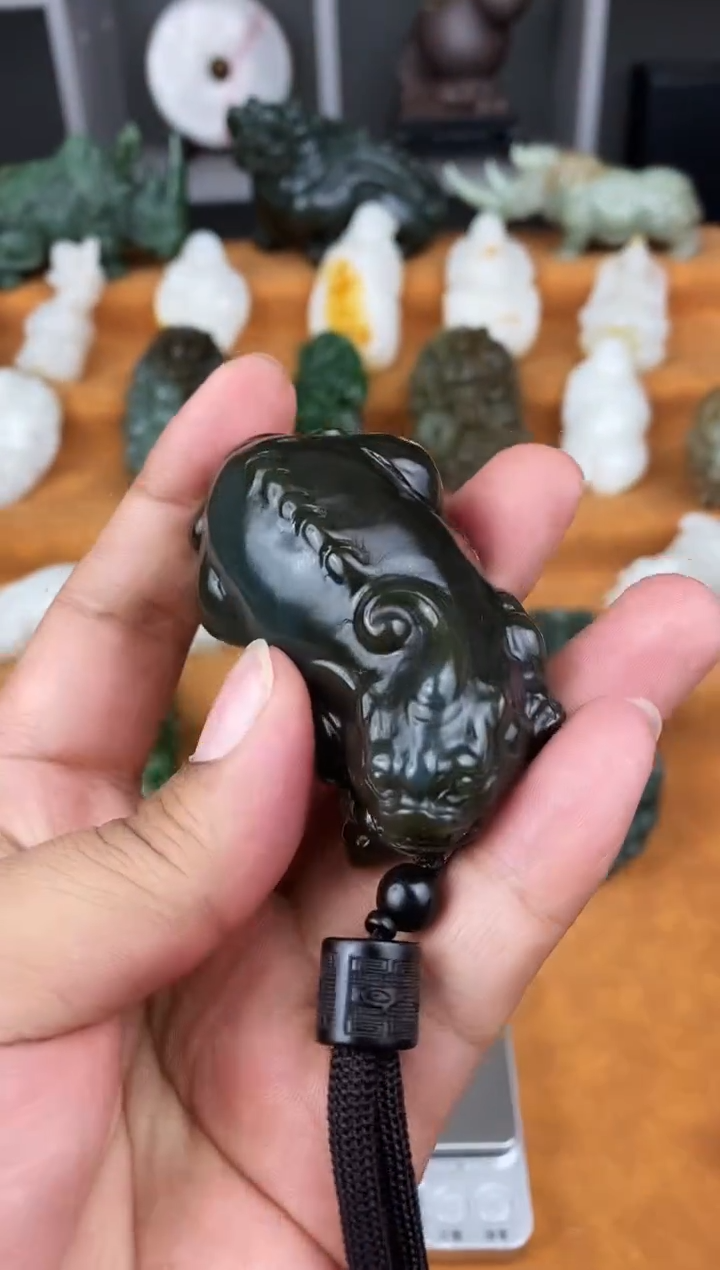 颈饰未镶嵌和田玉1