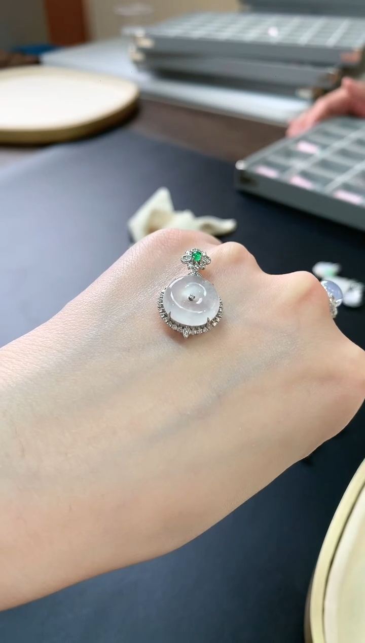 【闪购商品】翡翠吊坠(不含链)18K金镶嵌A625|3800