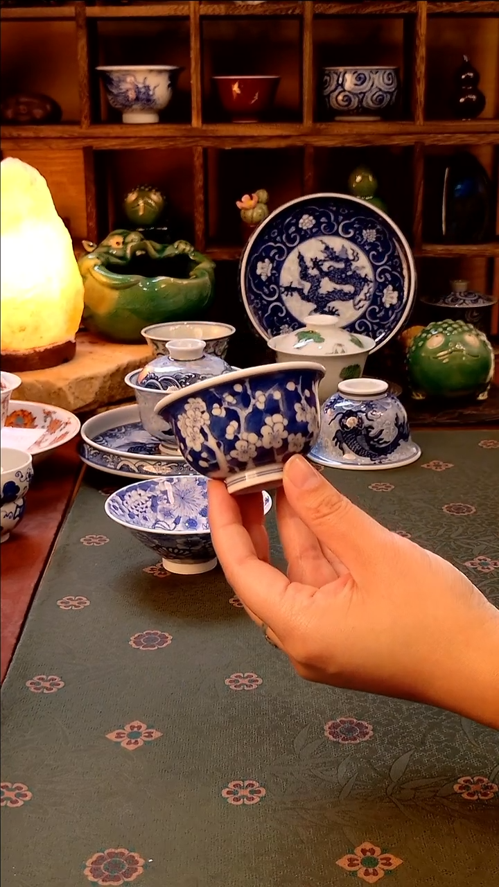 【手工手绘蓝底冰梅压手杯】