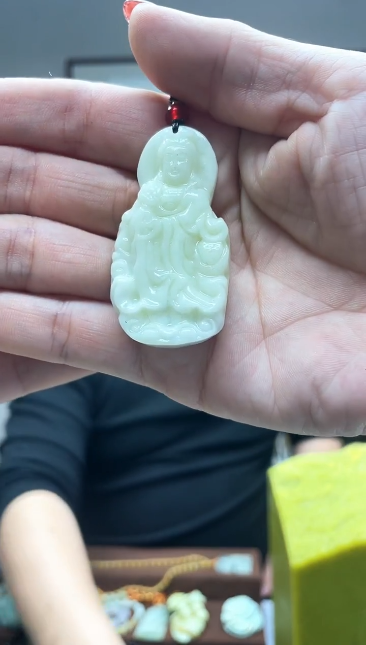 未镶嵌岫玉吊坠`