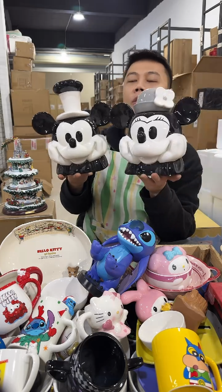 瓷片威力汽船米奇米妮饼干罐