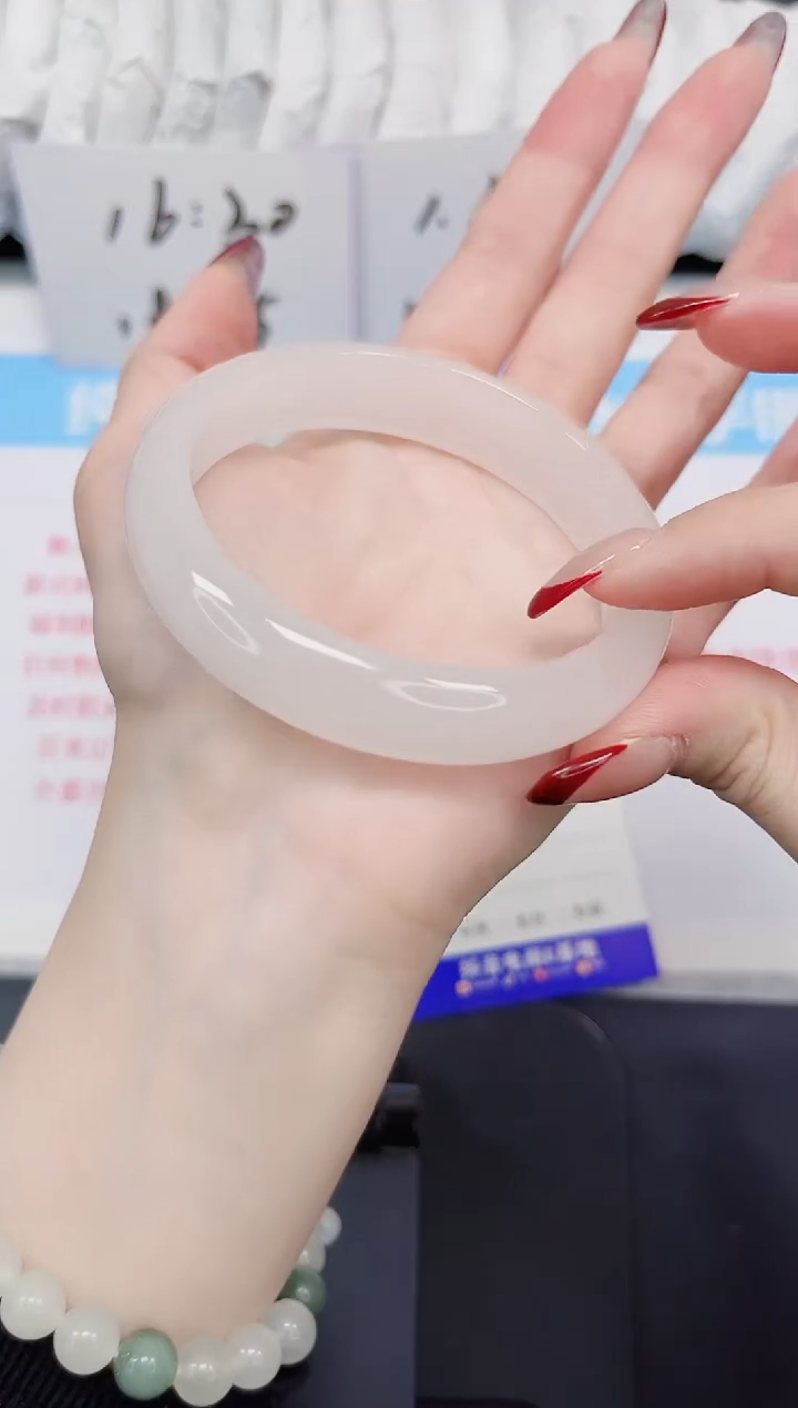 【闪购商品】石英质玉手镯未镶嵌184