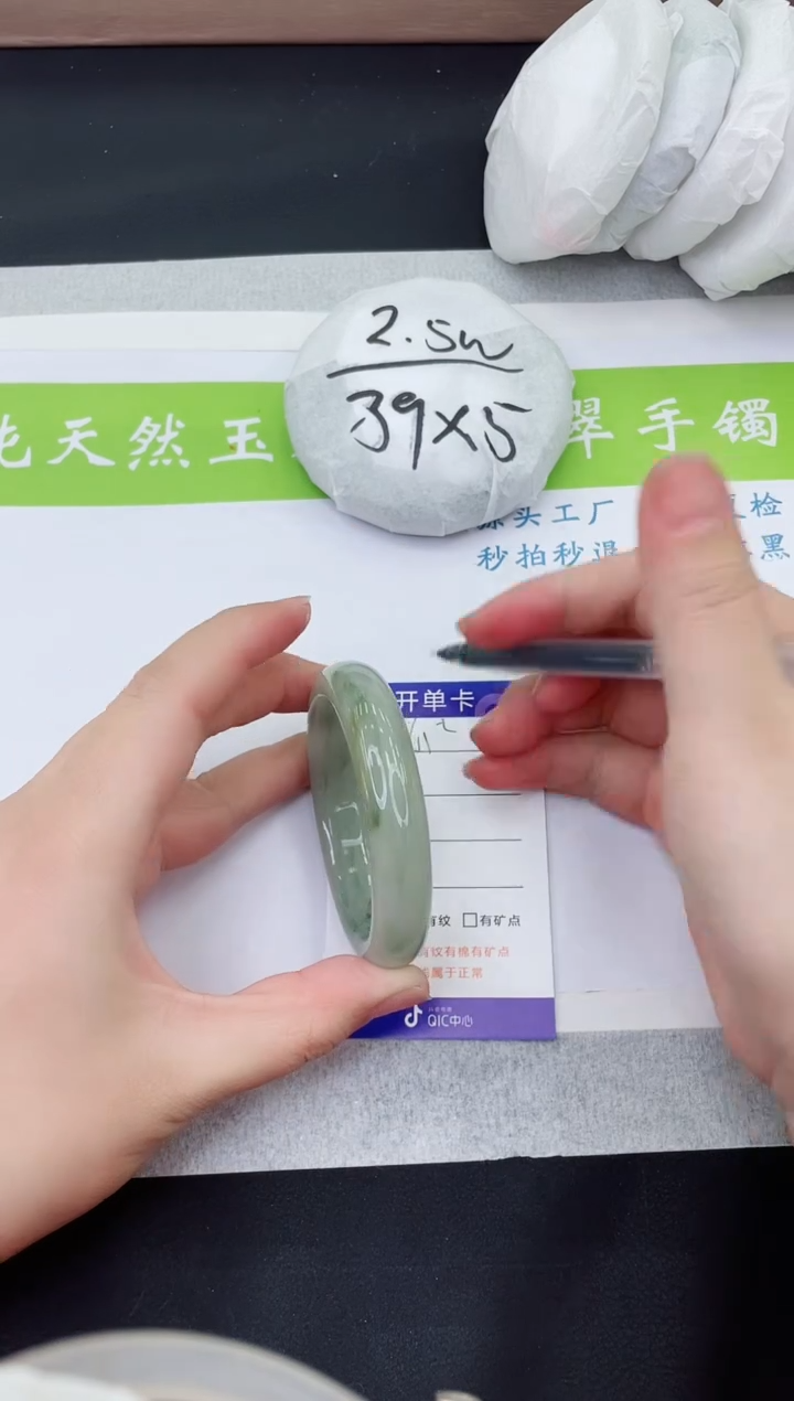 【闪购商品】石英质玉手镯未镶嵌T261-52+