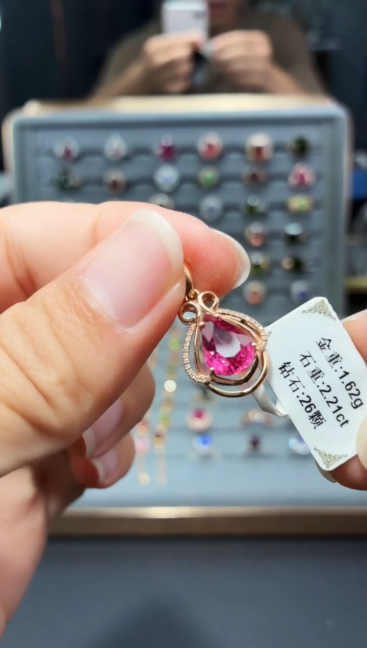 颈饰18K金镶嵌碧玺2.21.