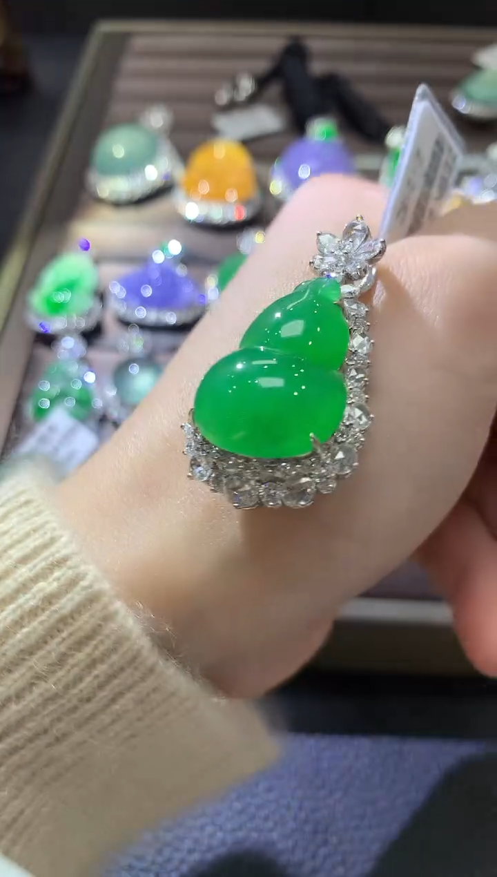 【闪购商品】翡翠吊坠(不含链)18K金镶嵌D88