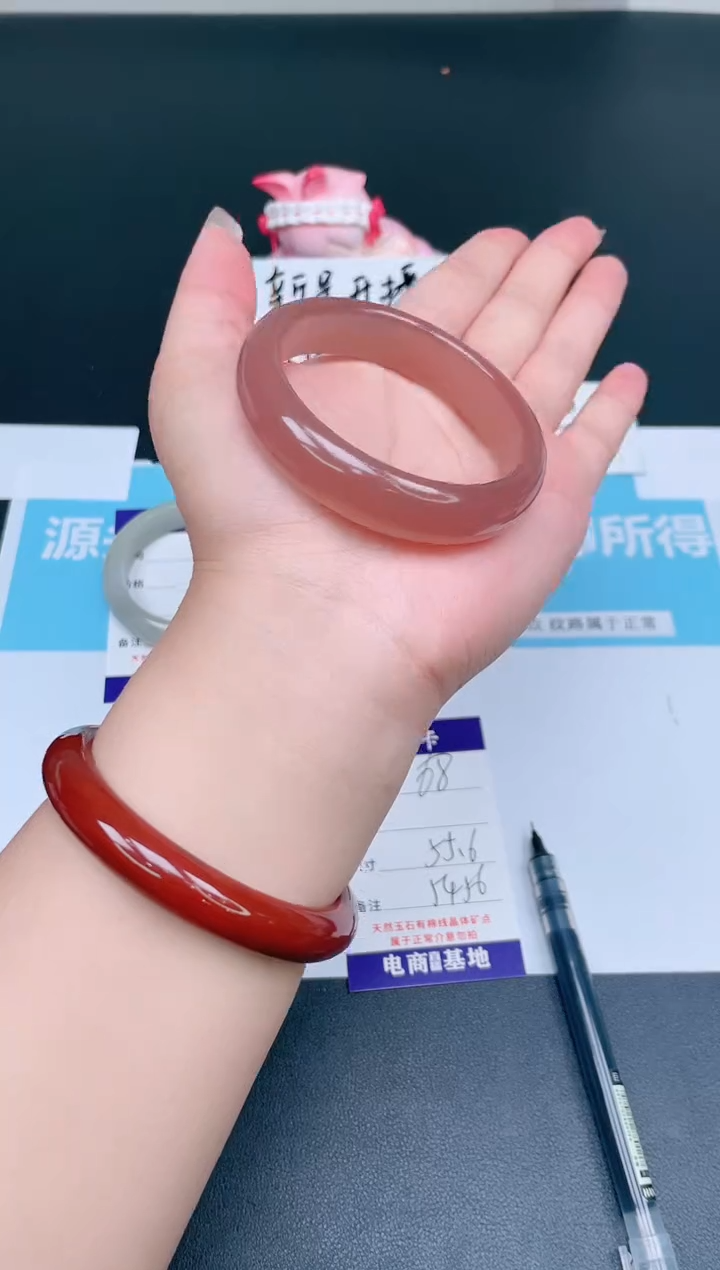 【闪购商品】石英质玉手镯未镶嵌68-55.6