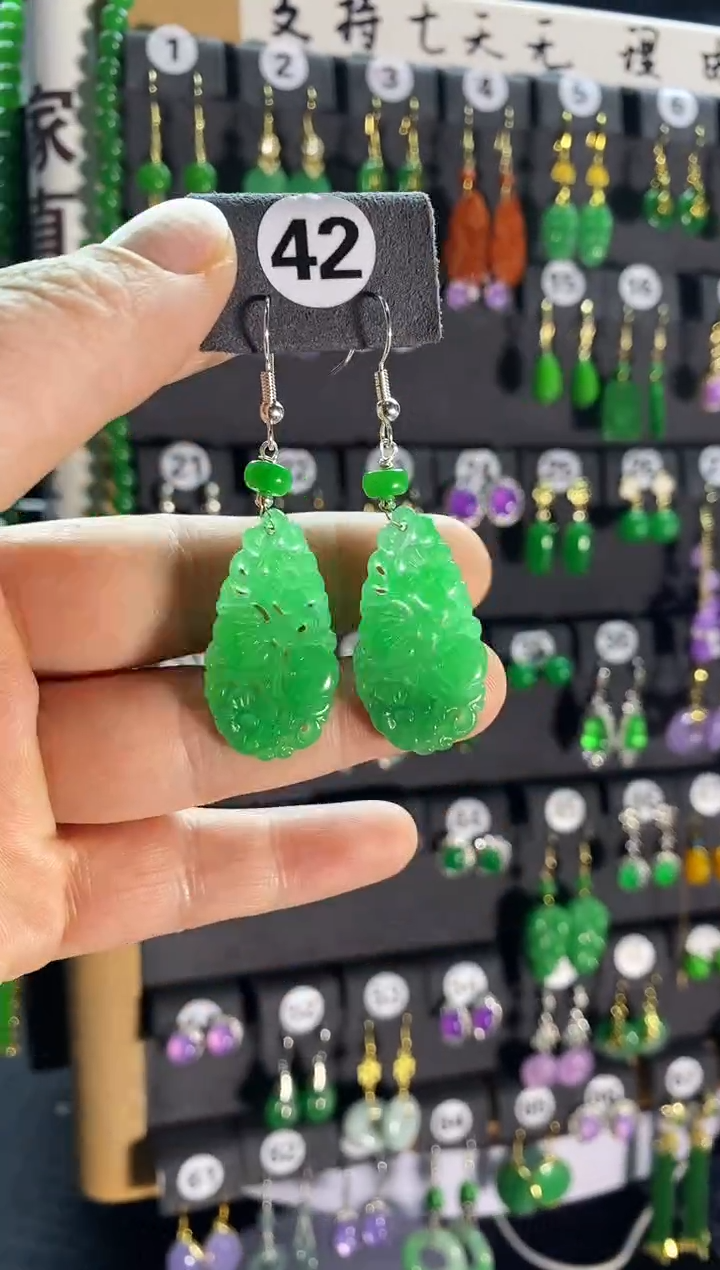 【闪购商品】翡翠耳饰银S925镶嵌42....