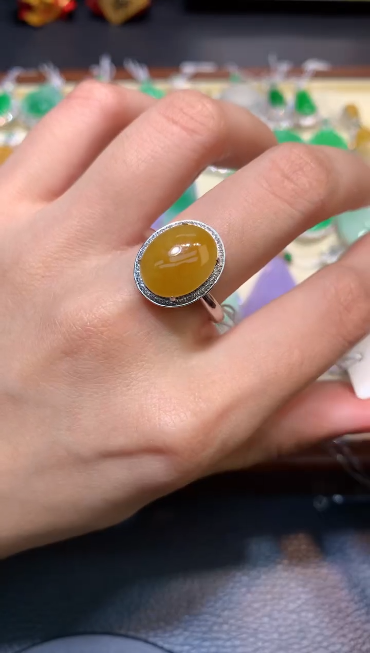 18K金镶嵌戒指翡翠1