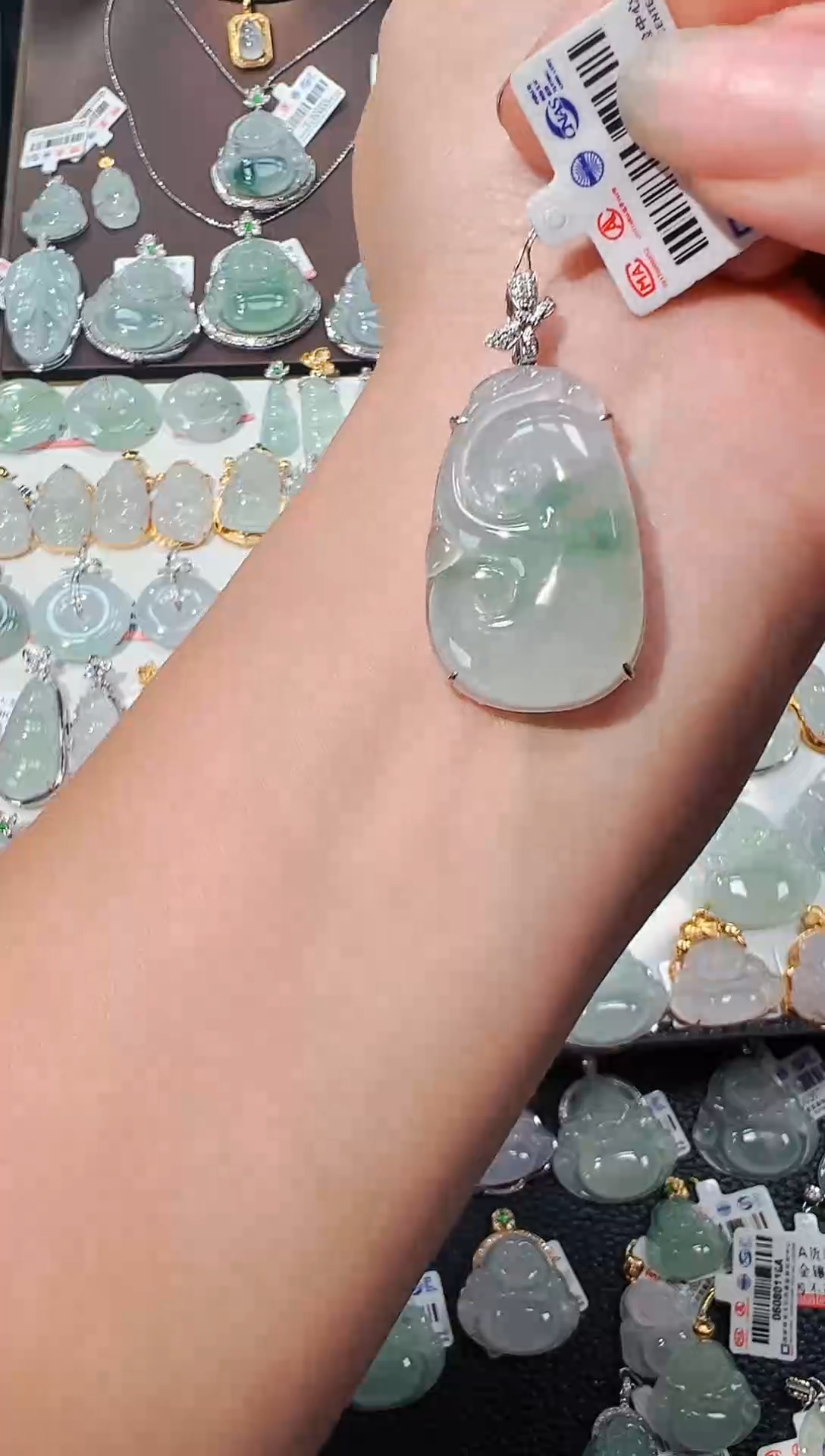 【闪购商品】翡翠吊坠(不含链)18K金镶嵌如意吊坠989