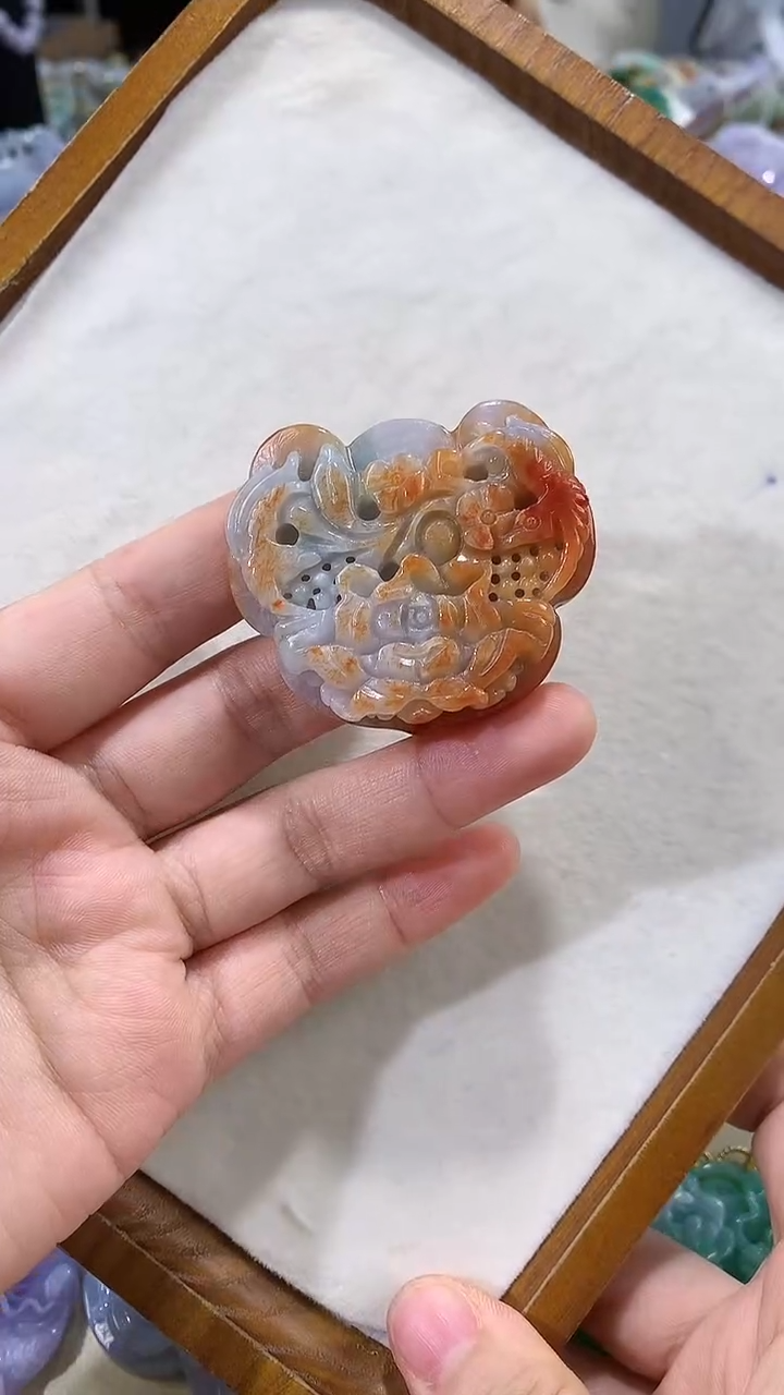 颈饰未镶嵌翡翠吊坠