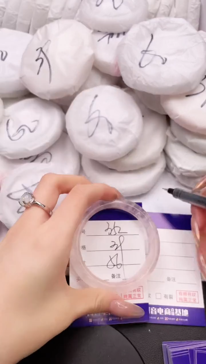 【闪购商品】石英质玉手镯未镶嵌26K352-55