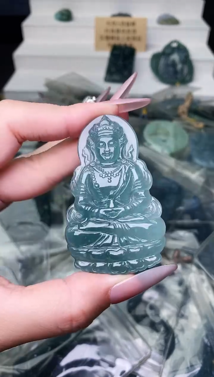 颈饰未镶嵌翡翠 