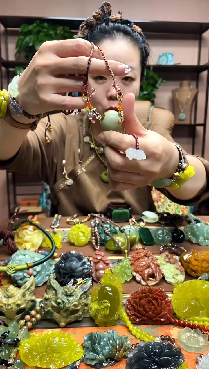 未镶嵌岫玉颈饰·1