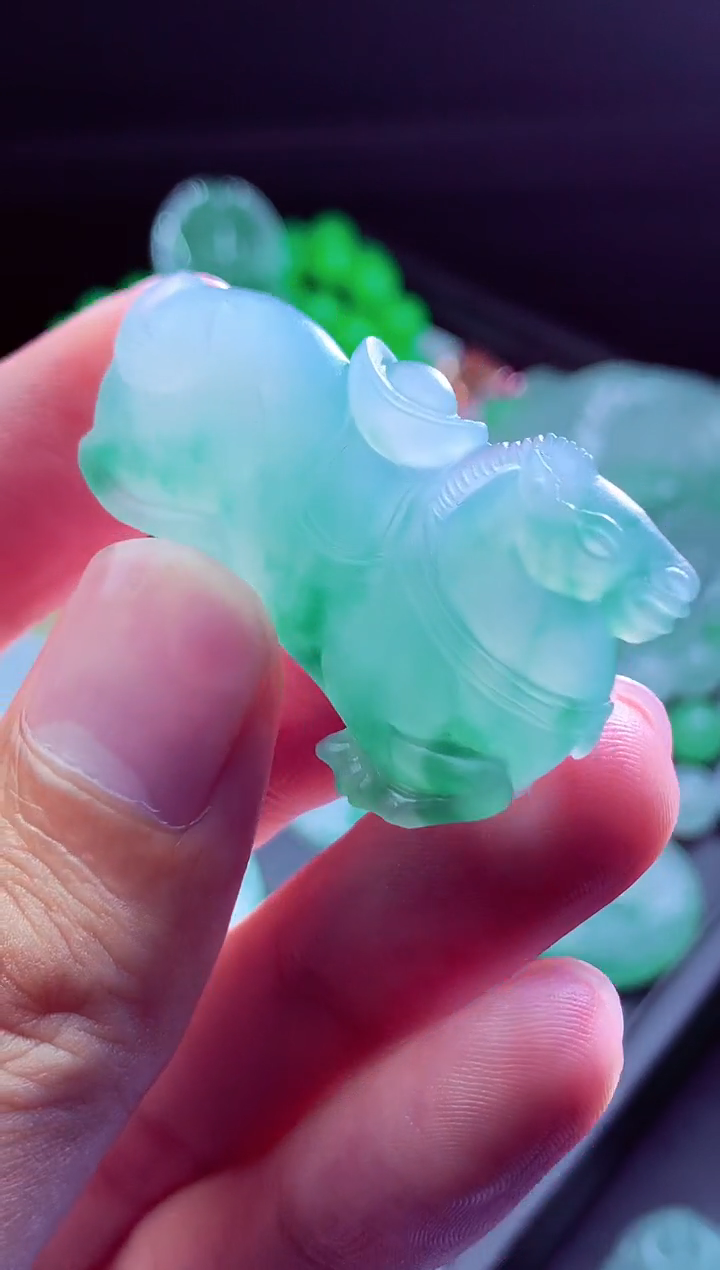 定制翡翠未镶嵌L***?翡翠毛货定制