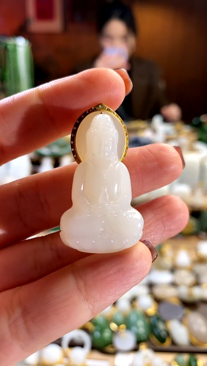 【闪购商品】和田玉吊坠18K金镶嵌。