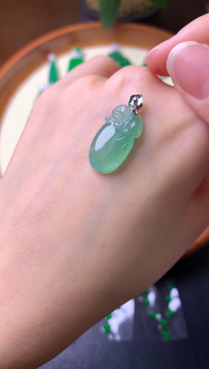 【闪购商品】翡翠吊坠(赠链)18K金镶嵌吊坠