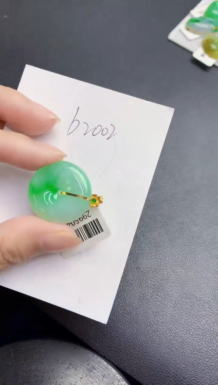 翡翠18K金镶嵌颈饰000000000