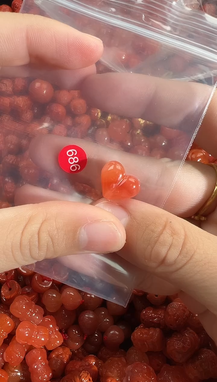 颈饰未镶嵌南红玛瑙1
