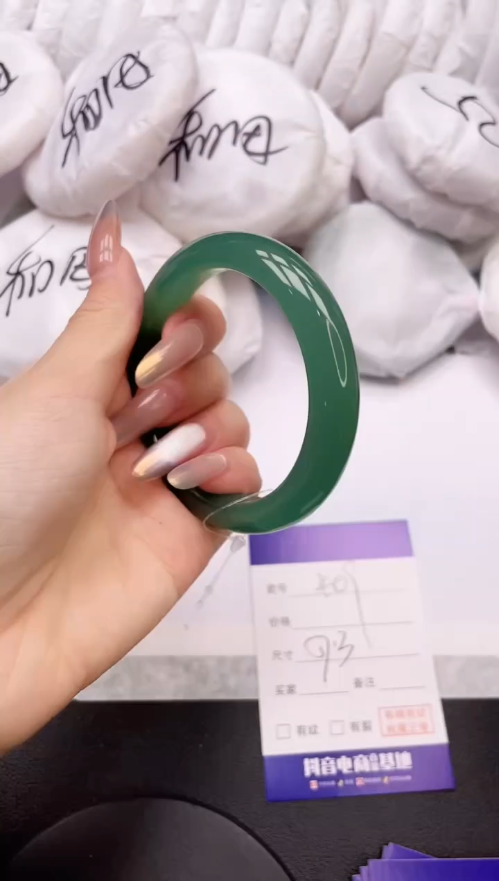 【闪购商品】石英质玉手镯未镶嵌5K409-57