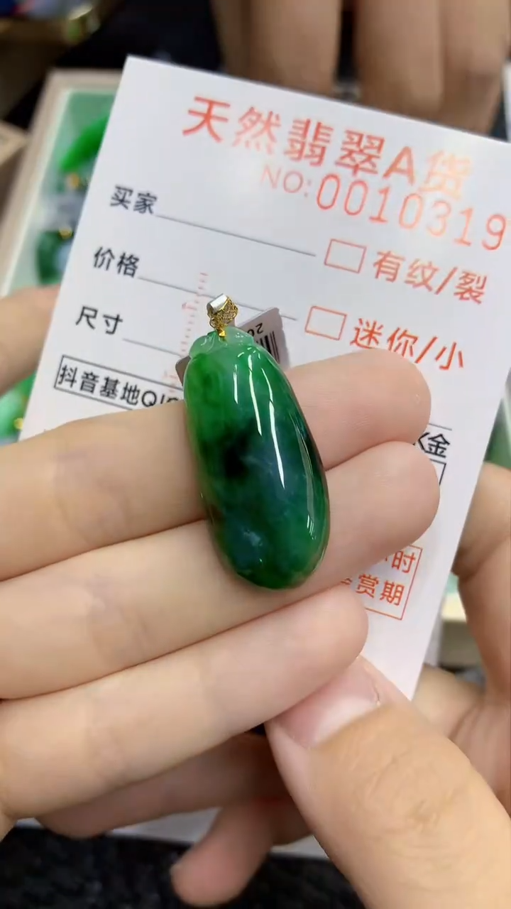 翡翠未镶嵌颈饰             1
