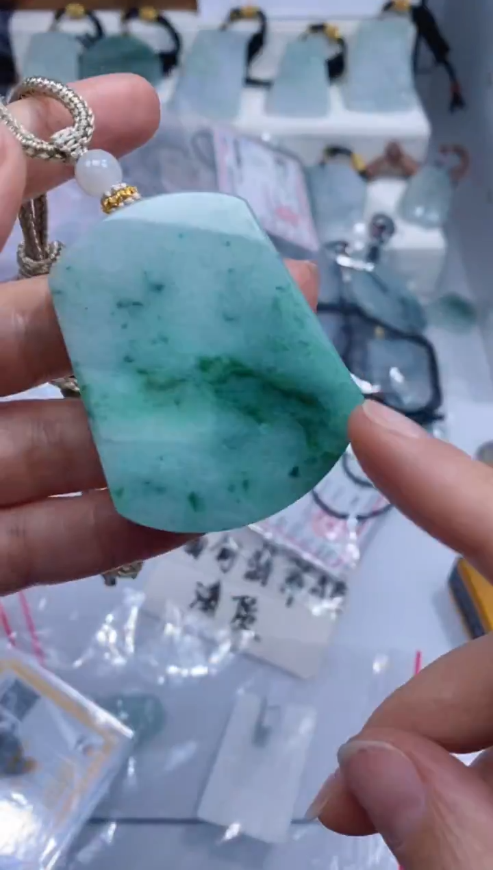 颈饰未镶嵌翡翠吊坠