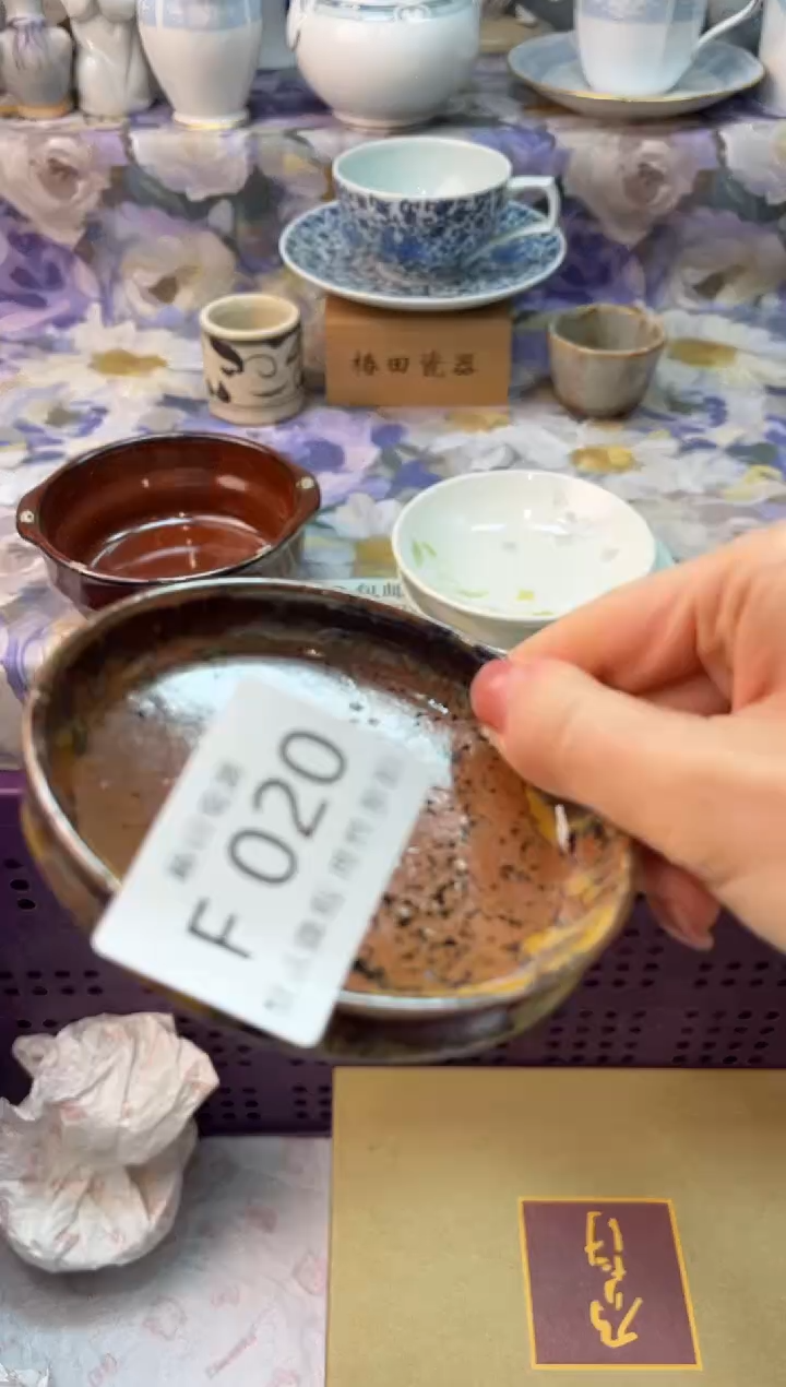 瓷片小****着瓷片瓷片          F 020