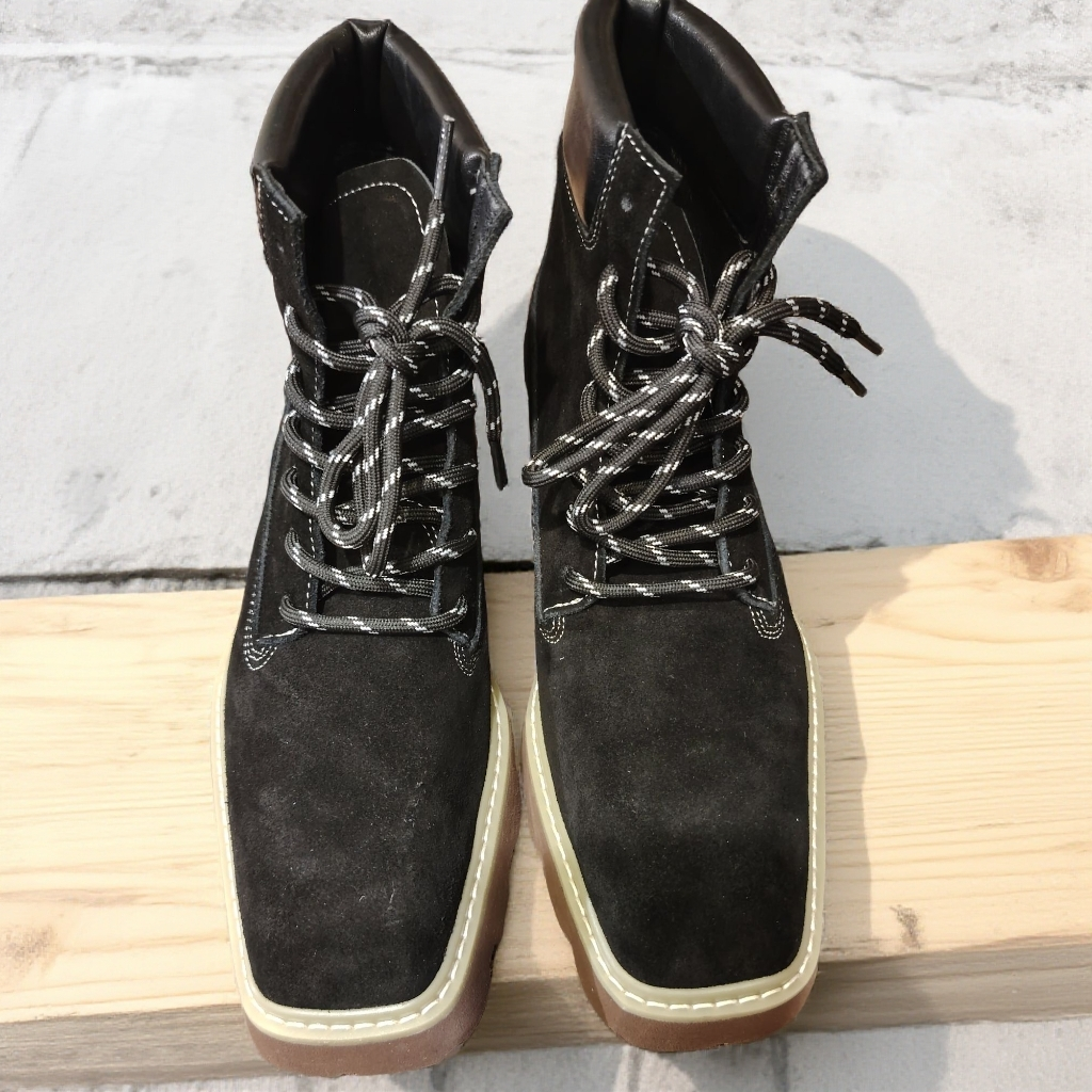 1015-2增高薄款防滑防磨脚休闲风马丁靴女款黑白短靴