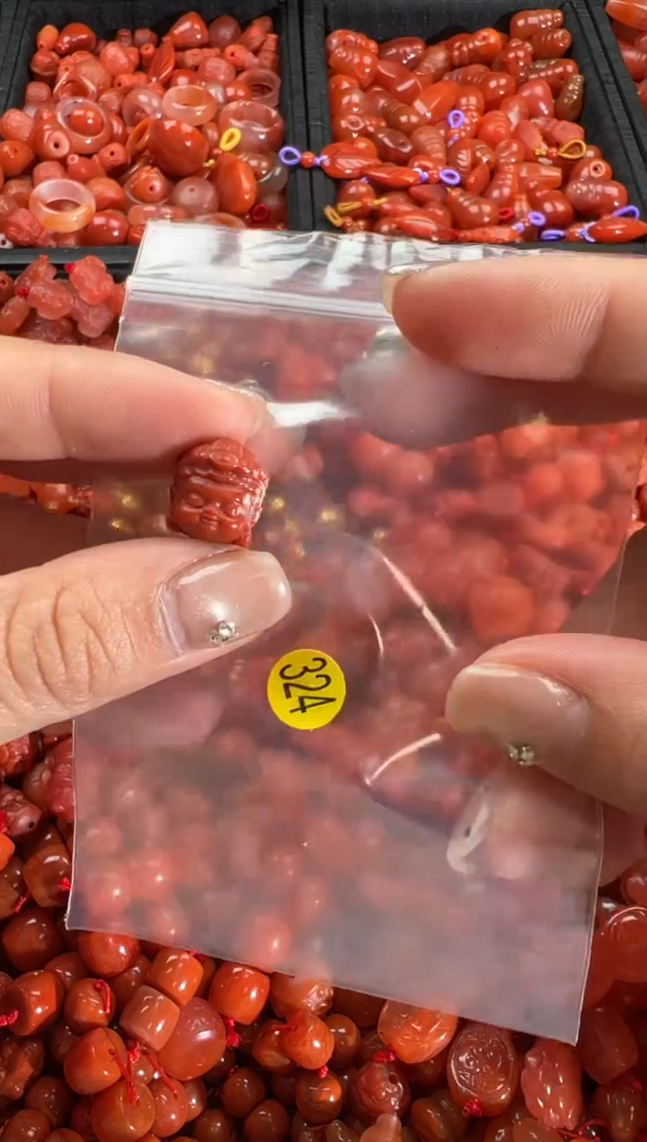 【闪购商品】南红玛瑙颈饰未镶嵌1