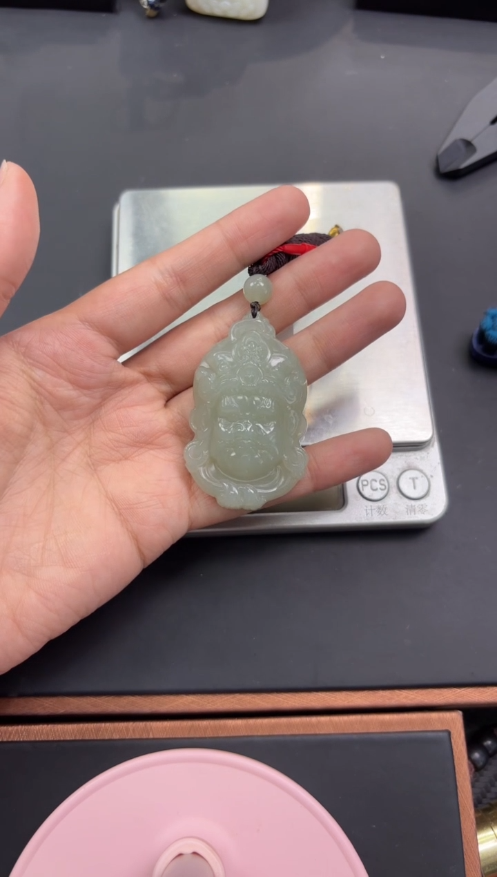 【闪购商品】和田玉吊坠(赠链)未镶嵌且末微色差近矿吊坠