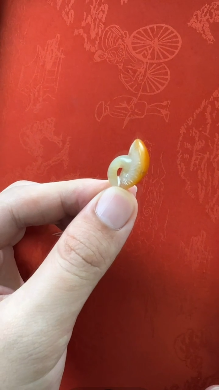 未镶嵌和田玉挂件新疆黄沁小香菇吊坠
