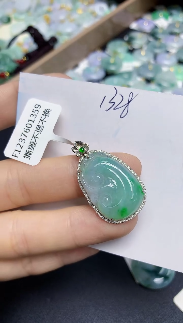 颈饰18K金镶嵌翡翠天然缅甸翡翠A货翡翠百元以上9元证书费自理