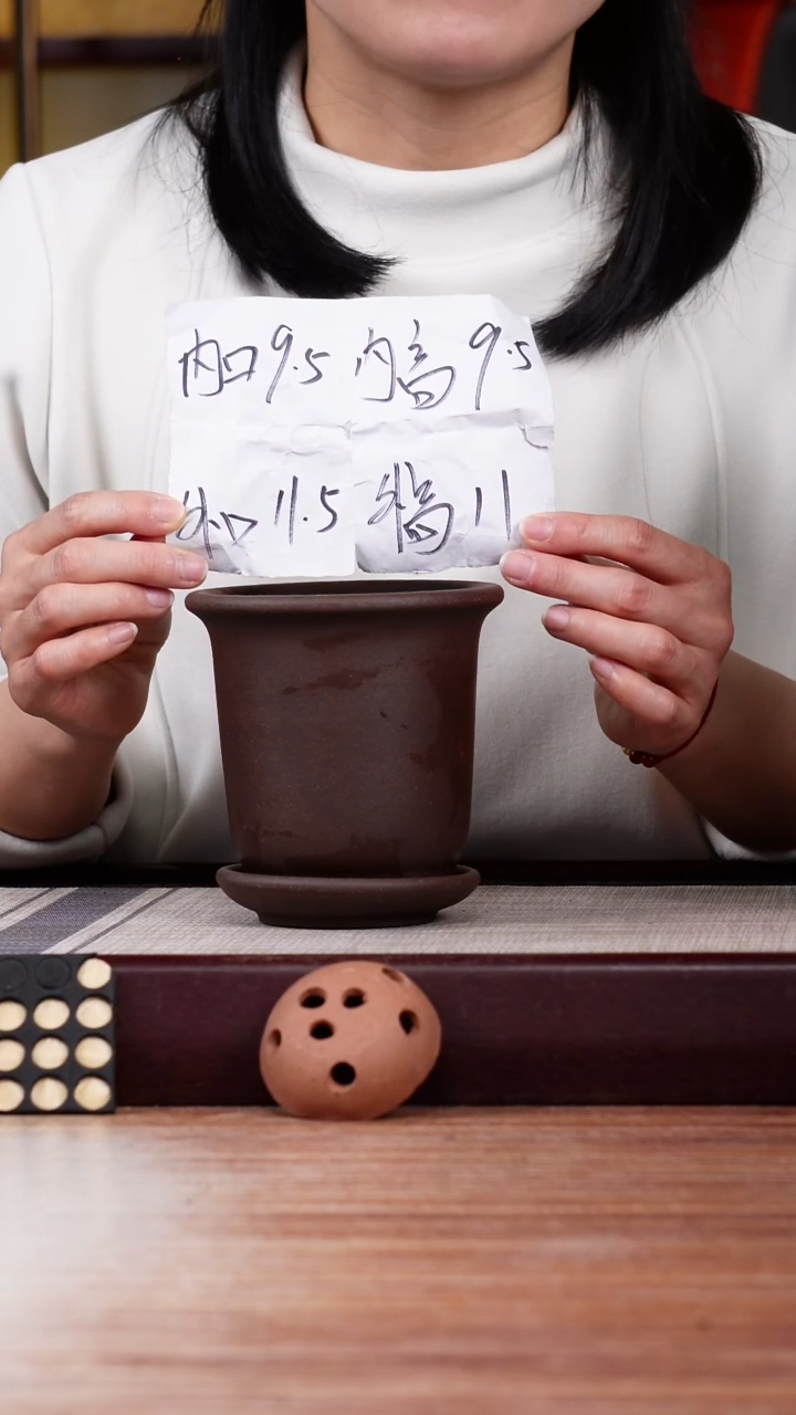 【闪购商品】紫砂花盆紫泥迷你小金钟一只带托