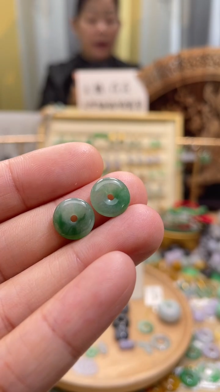 颈饰未镶嵌翡翠平安扣一对