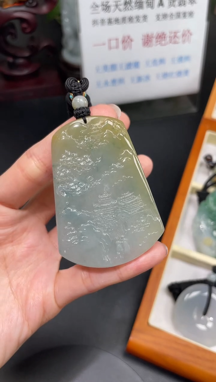 【闪购商品】翡翠颈饰未镶嵌山水