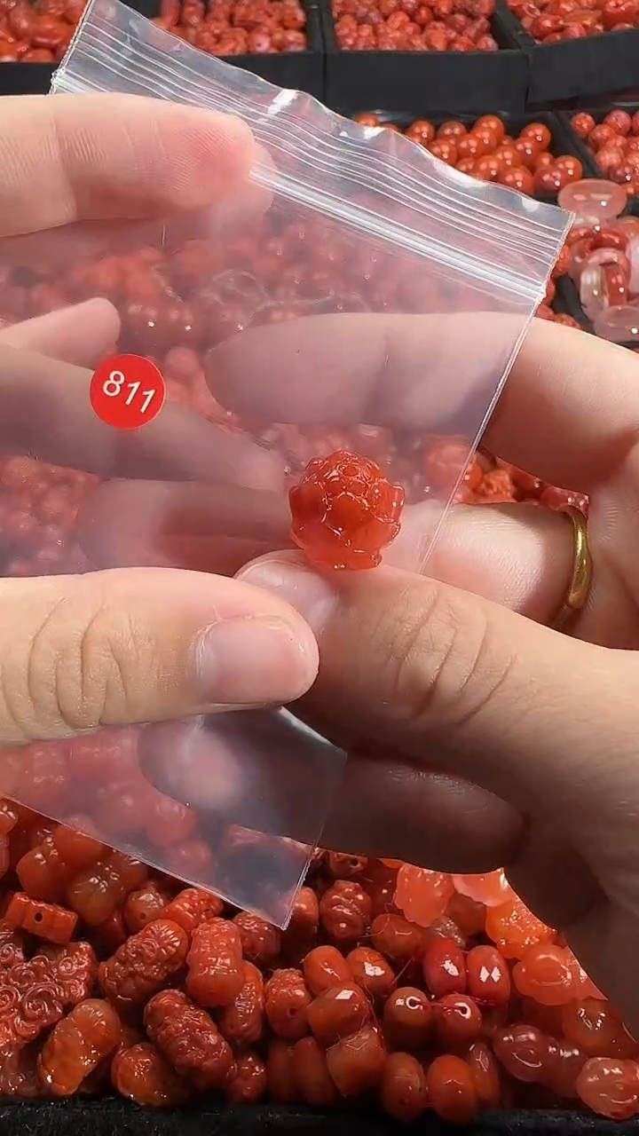 颈饰未镶嵌南红玛瑙1