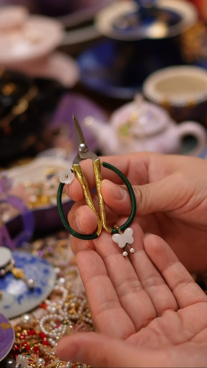 【闪购商品】摆件绿色编织咪咪剪刀